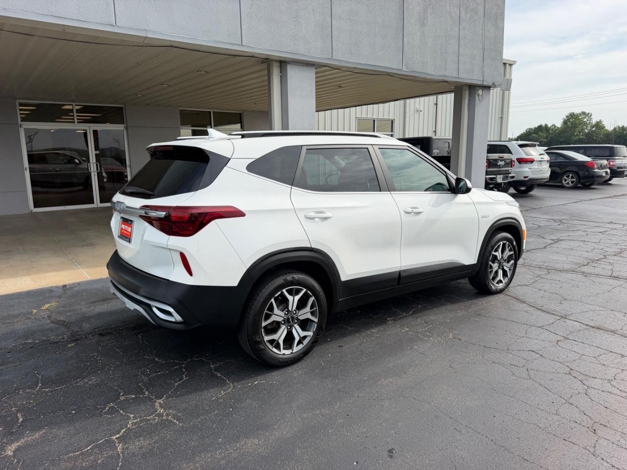Used 2023 Kia Seltos EX AWD/4WD image 3