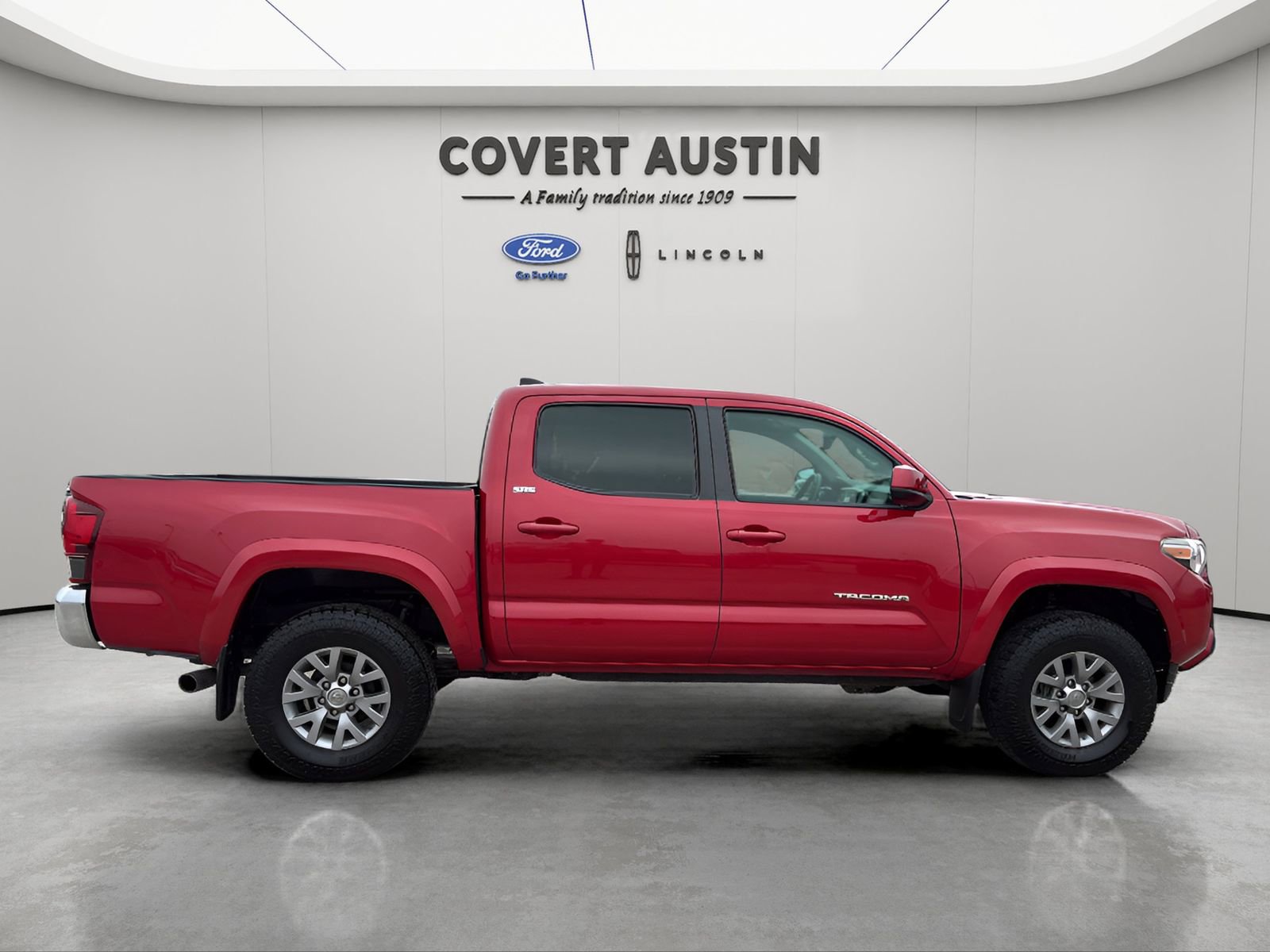 Used 2019 Toyota Tacoma SR5 AWD/4WD image 6