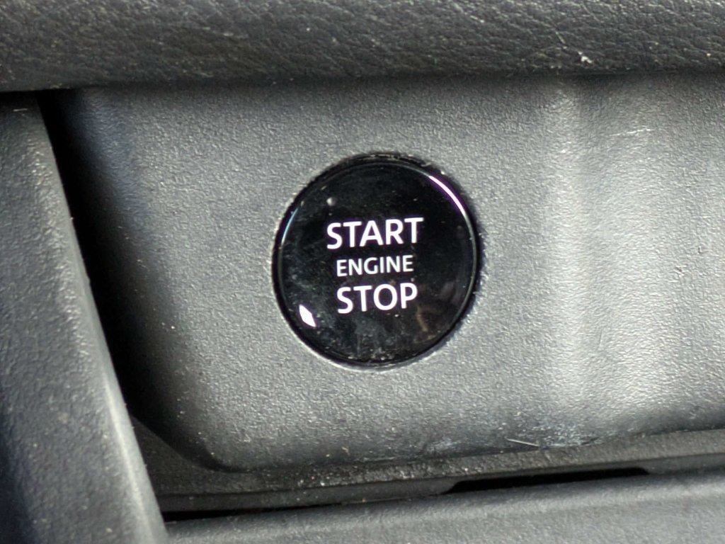 Used 2025 Nissan Rogue S AWD/4WD image 28