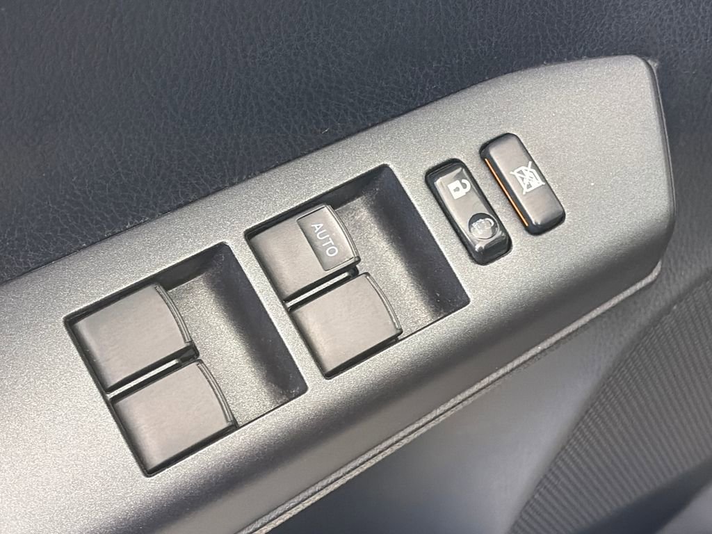 Used 2018 Toyota RAV4 XLE AWD/4WD image 25