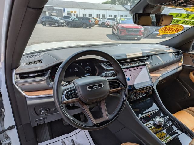 Used 2023 Jeep Grand Cherokee L Summit w/ Luxury Tech Group V AWD/4WD image 8