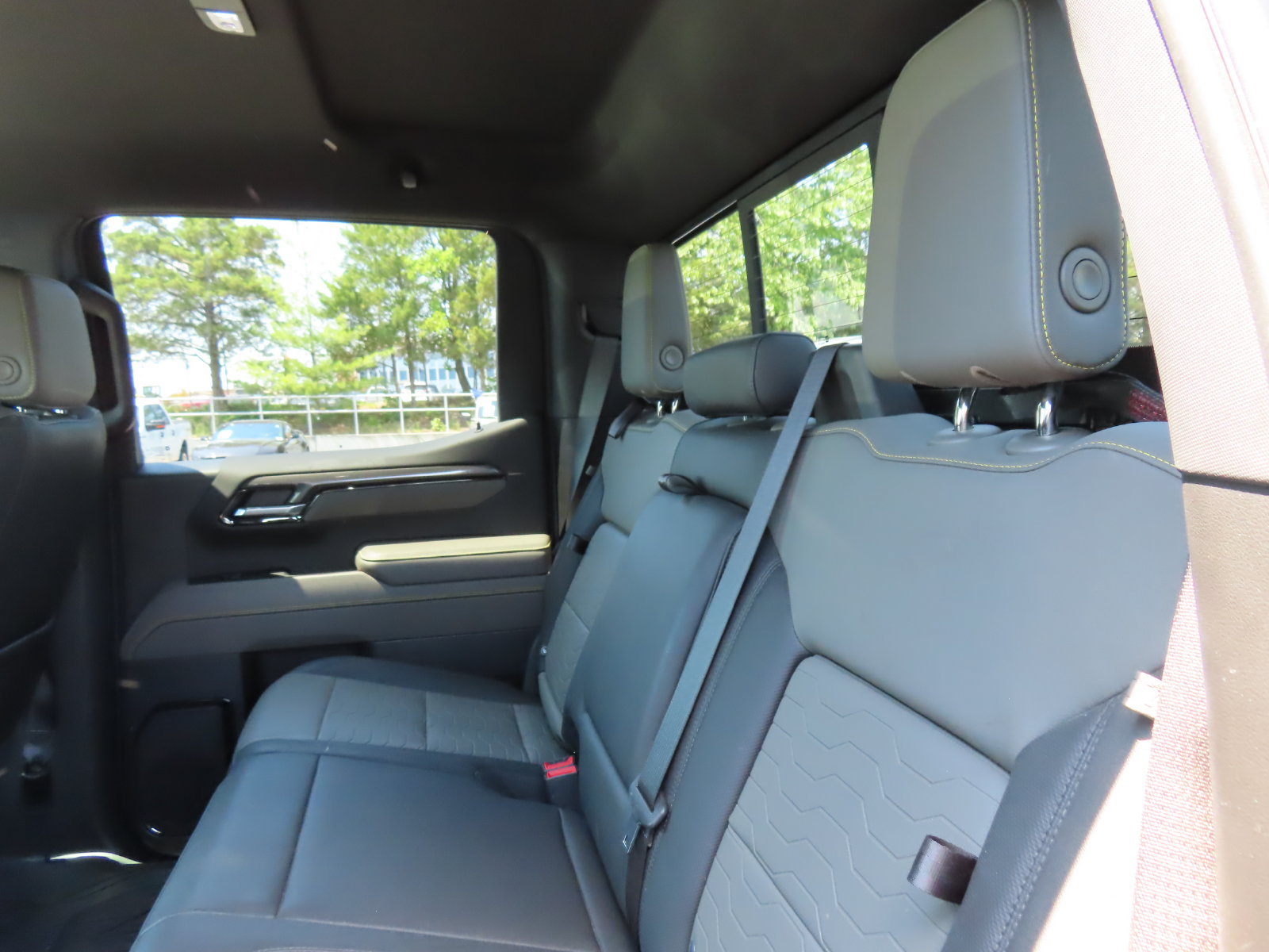 Used 2022 Chevrolet Silverado 1500 ZR2 w/ Technology Package AWD/4WD image 35