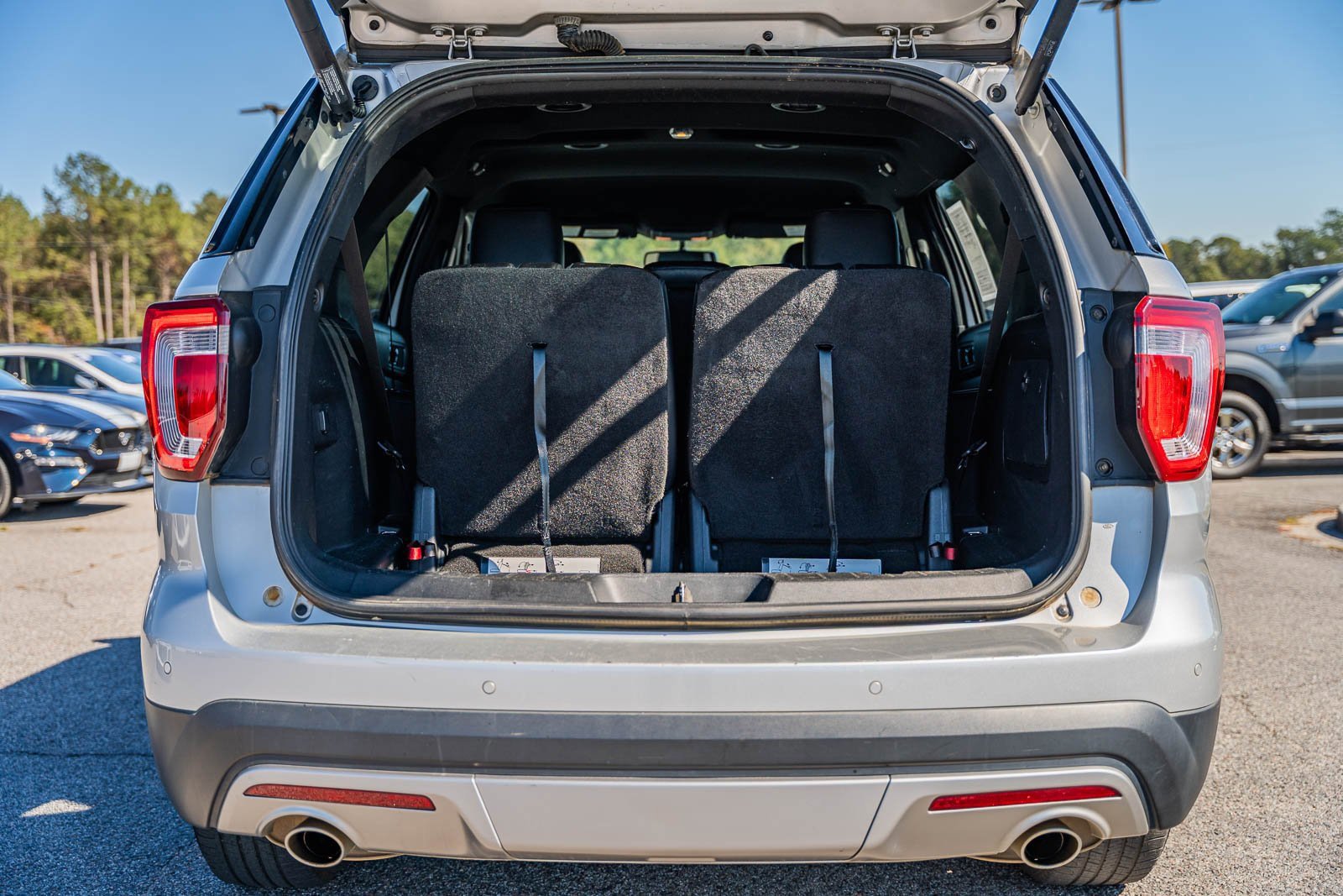 Certified 2017 Ford Explorer XLT w/ Equipment Group 202A image 16