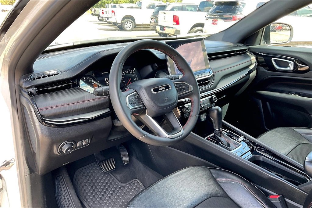 Used 2024 Jeep Compass Trailhawk image 14