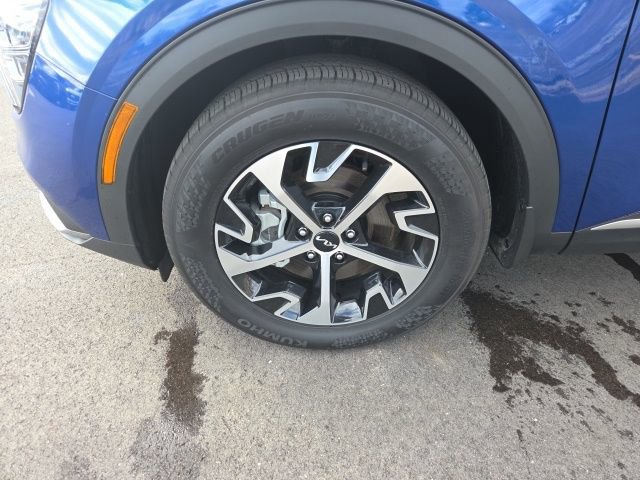 Used 2025 Kia Sportage EX image 16