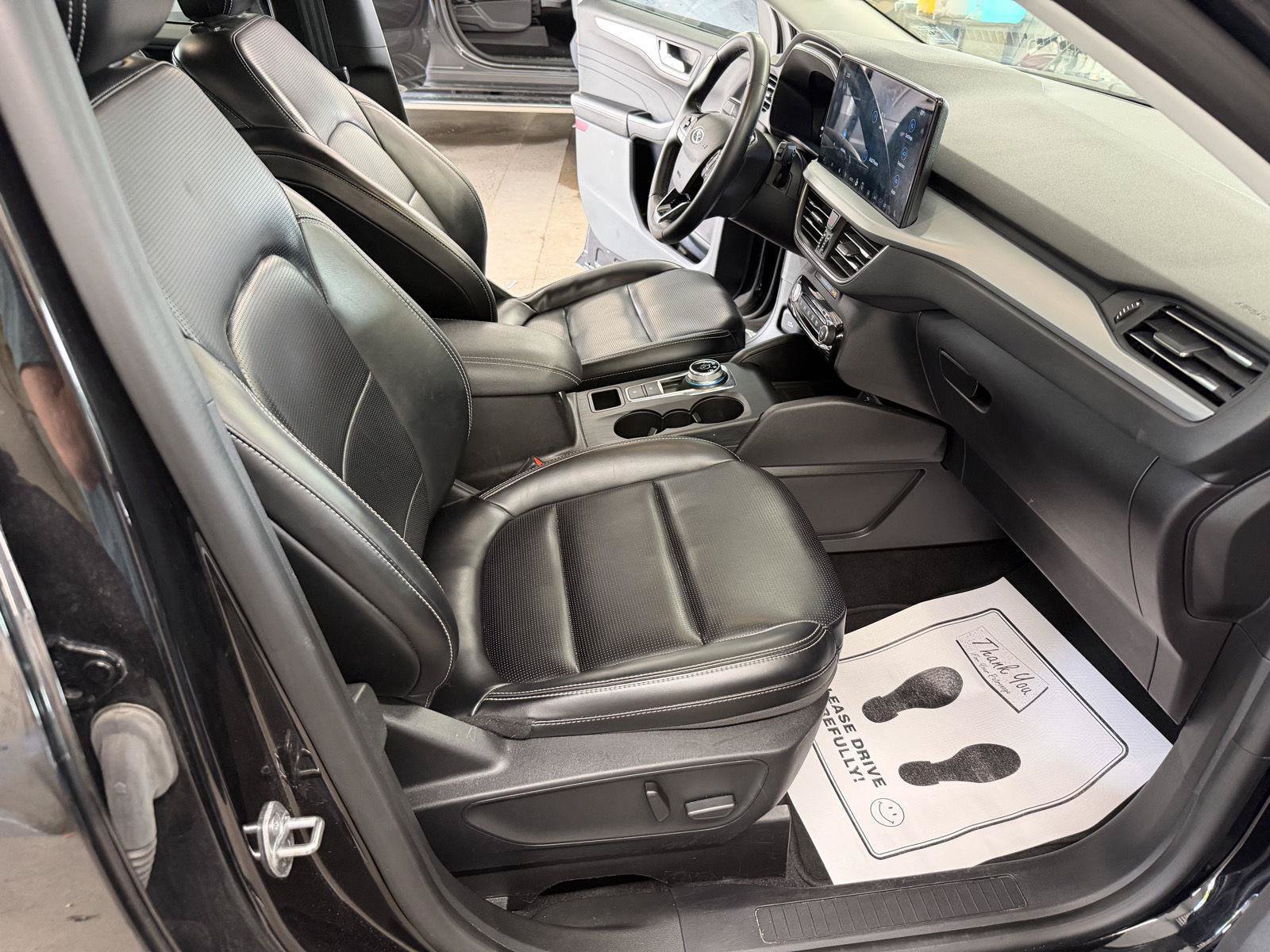 Certified 2024 Ford Escape Platinum AWD/4WD image 29