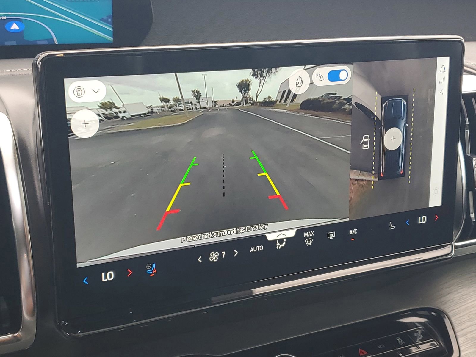 Certified 2025 Ford Expedition Max Platinum image 28