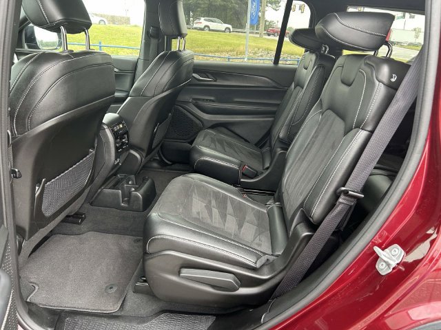 Used 2025 Jeep Grand Cherokee L Altitude RWD image 11