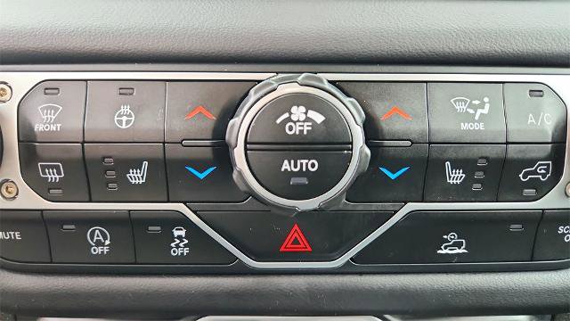 Used 2025 Jeep Wrangler Unlimited Sahara image 18