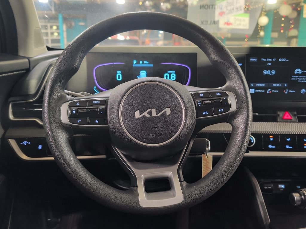 Used 2023 Kia Sportage LX AWD/4WD image 2