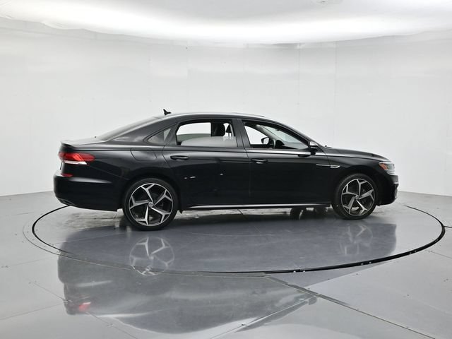 Used 2020 Volkswagen Passat 2.0T R-Line FWD image 2