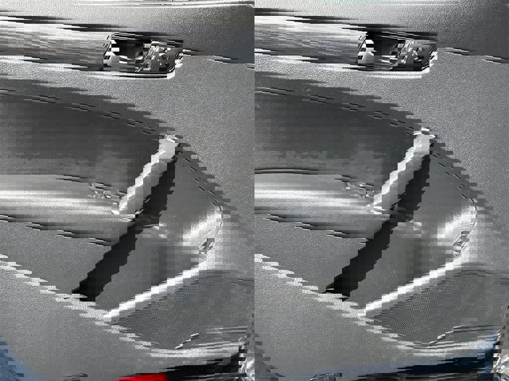 Used 2020 Volkswagen Passat 2.0T R-Line image 11