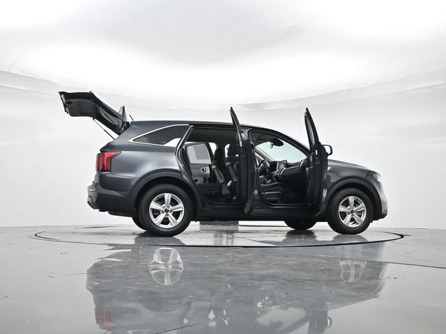 Used 2023 Kia Sorento LX image 52