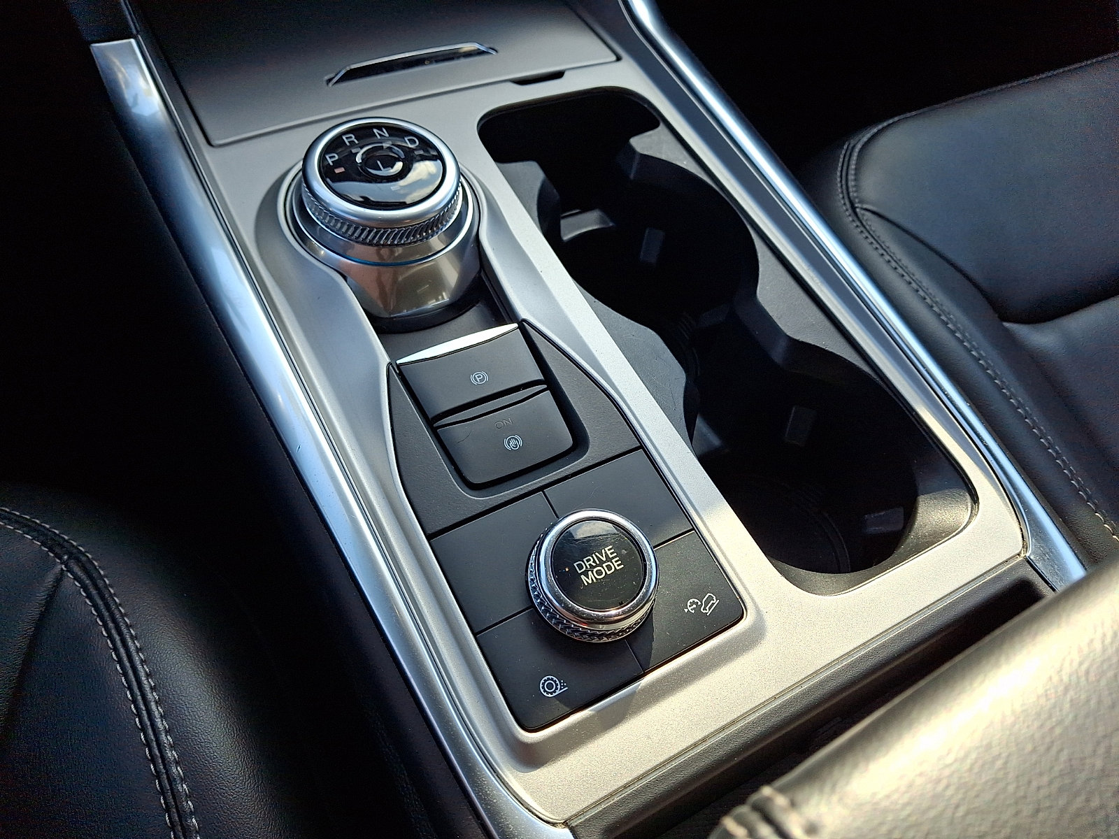 Certified 2023 Ford Explorer XLT w/ Equipment Group 202A image 17