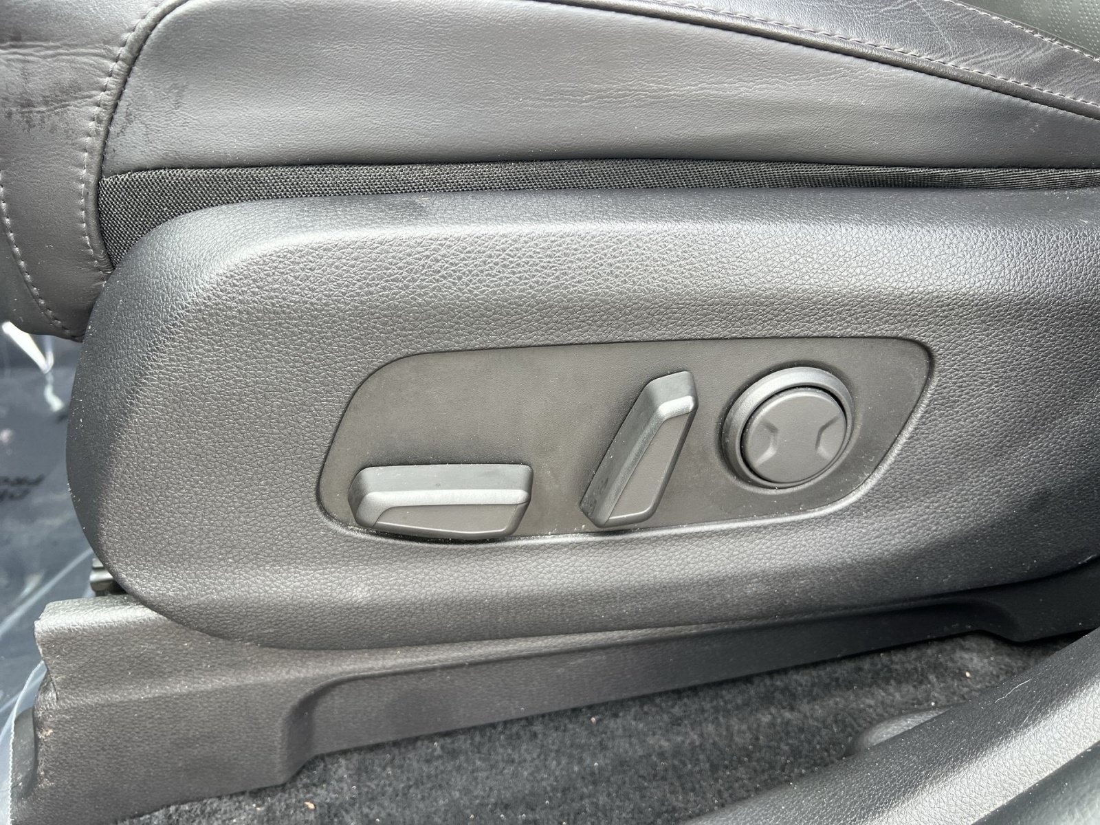 Used 2024 Kia Carnival LX FWD image 14