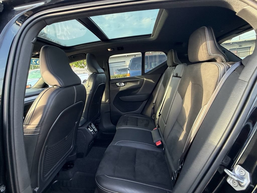 Used 2021 Volvo XC40 T5 R-Design AWD/4WD image 12