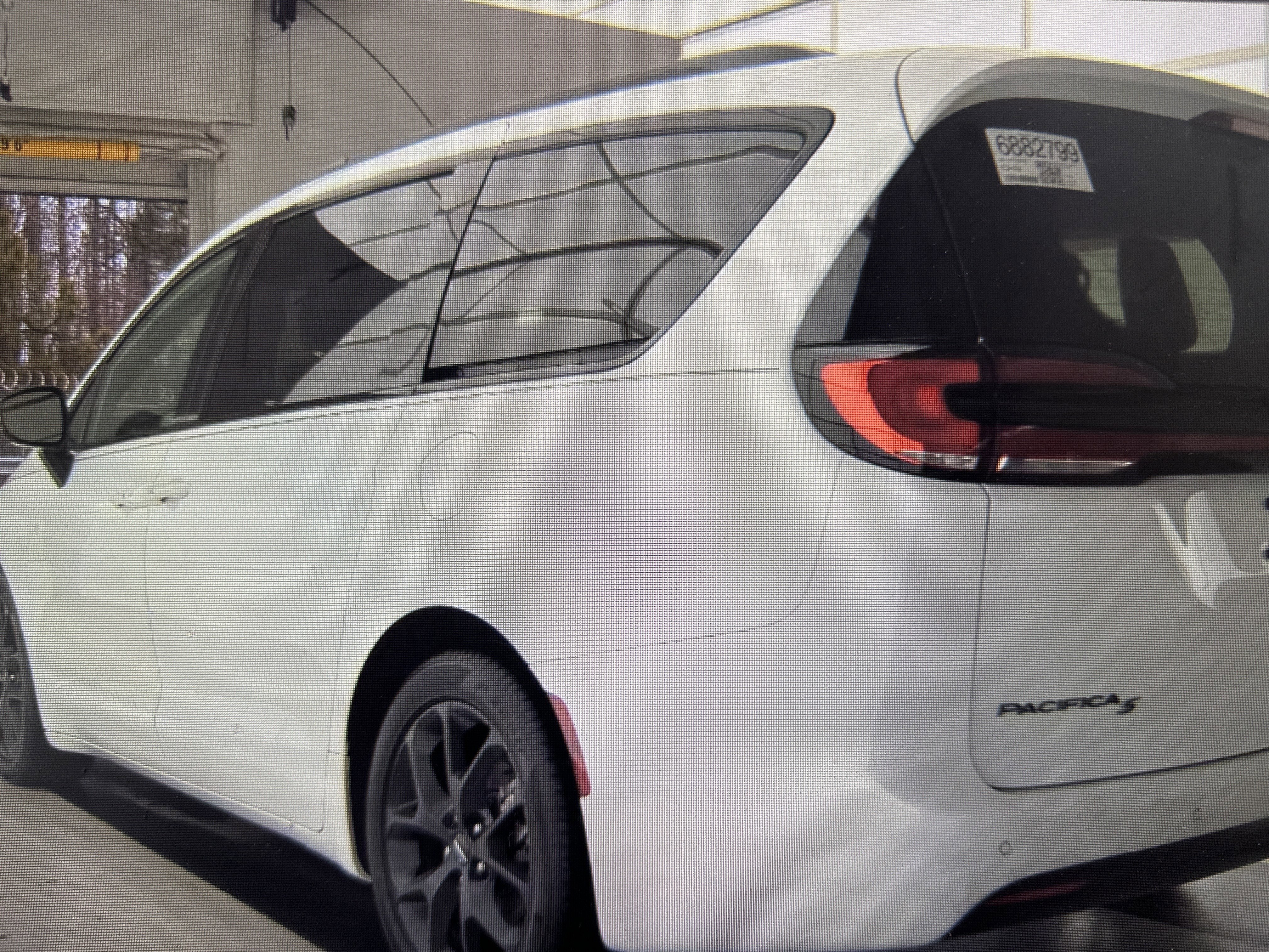 Used 2024 Chrysler Pacifica Touring-L w/ S Appearance Package FWD image 11