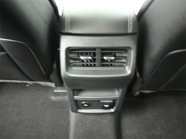 Certified 2022 Ford Edge Titanium image 38