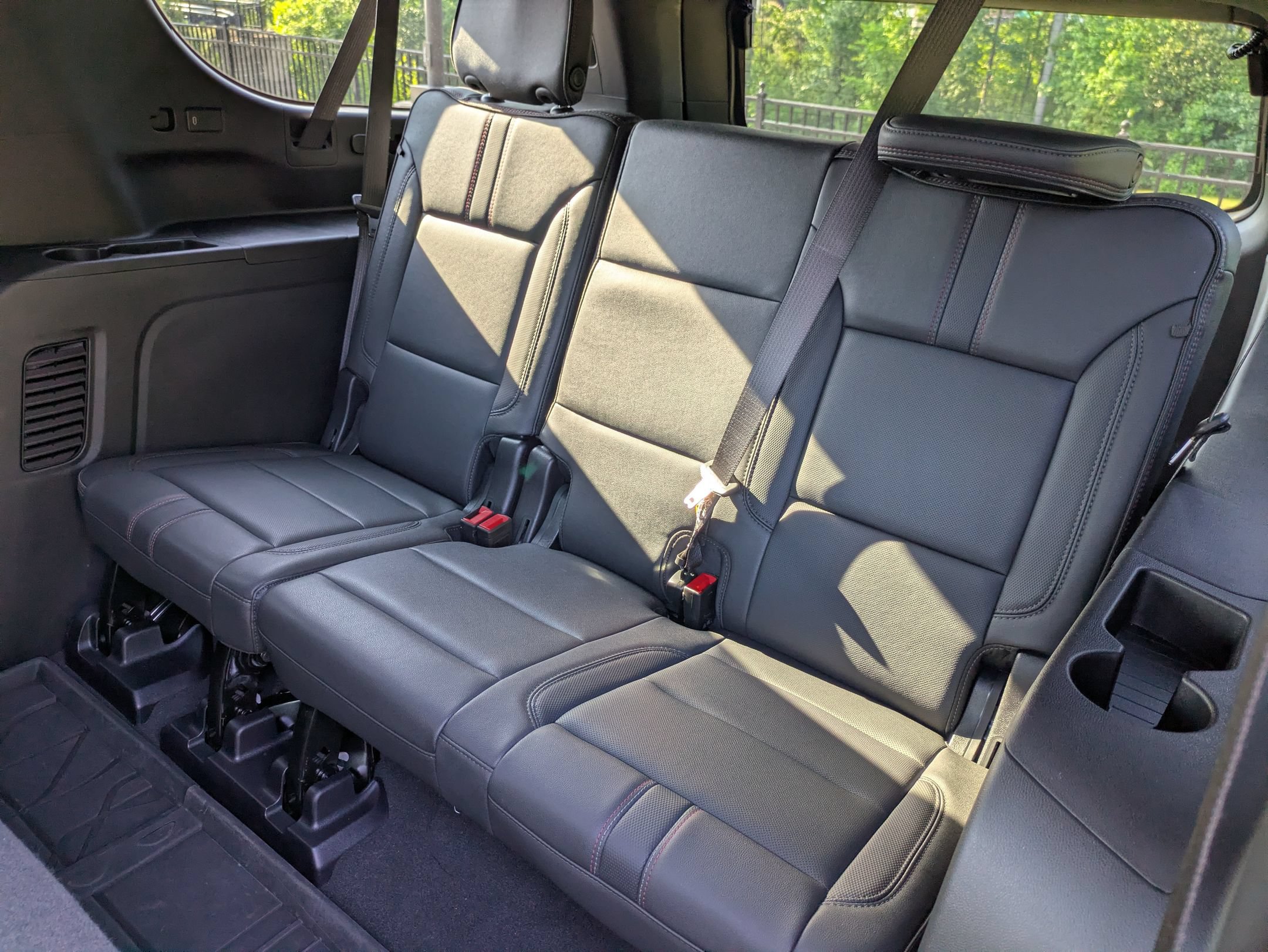 Used 2025 Chevrolet Suburban RST w/ Comfort Package AWD/4WD image 28