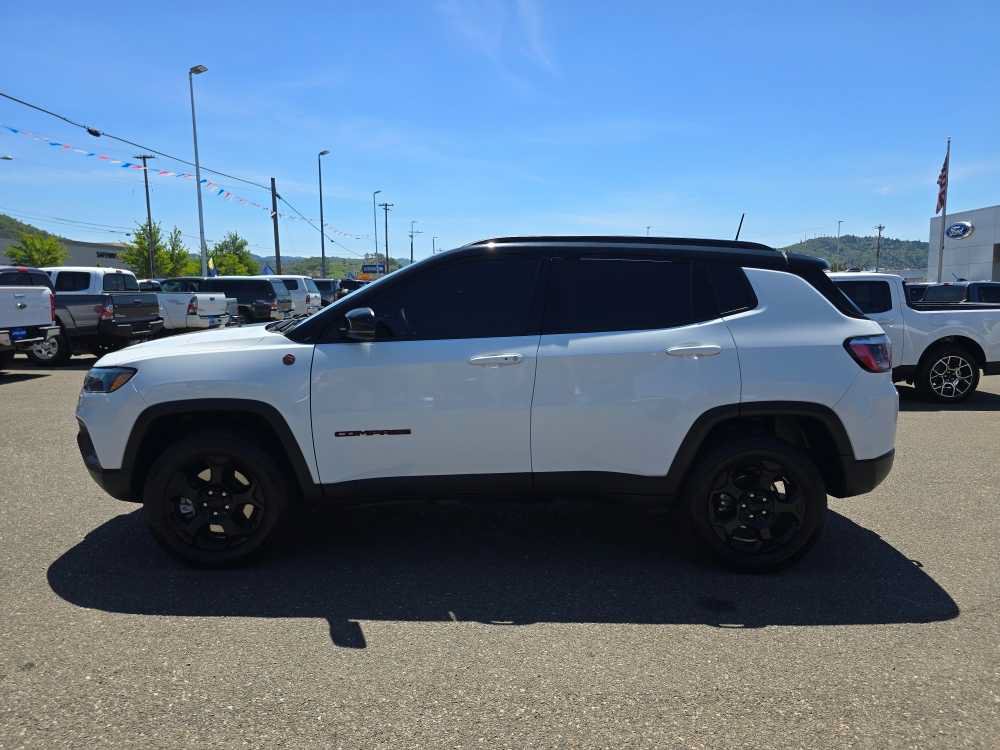 Used 2023 Jeep Compass Trailhawk w/ Trailhawk Convenience Group AWD/4WD image 2