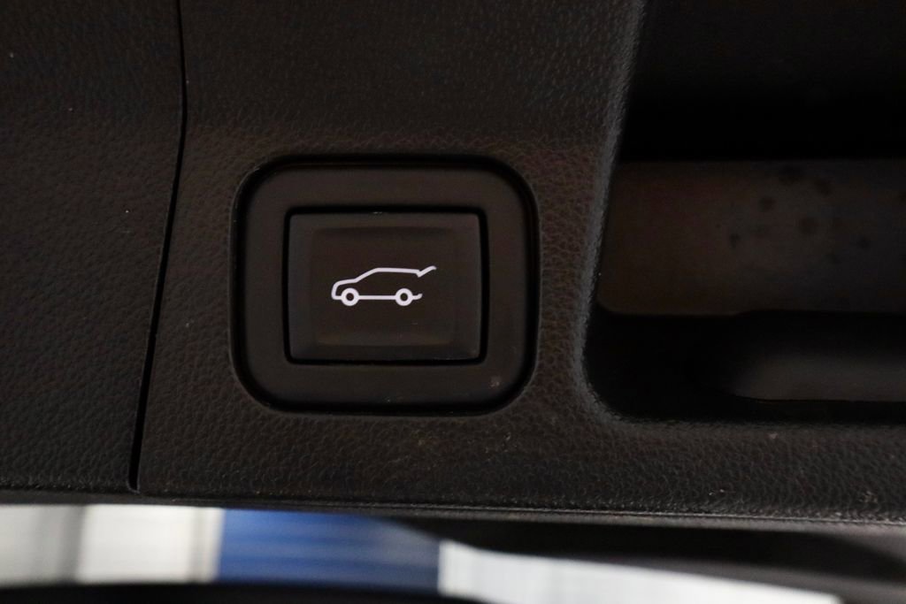 Used 2023 GMC Acadia SLT image 17