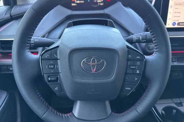 Used 2025 Toyota Prius XSE 5D Hatchback image 20