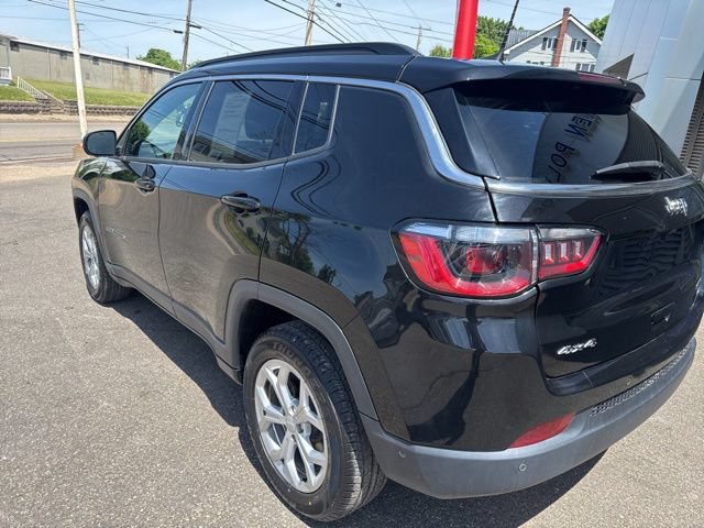 Used 2024 Jeep Compass Latitude w/ Convenience Group AWD/4WD image 8