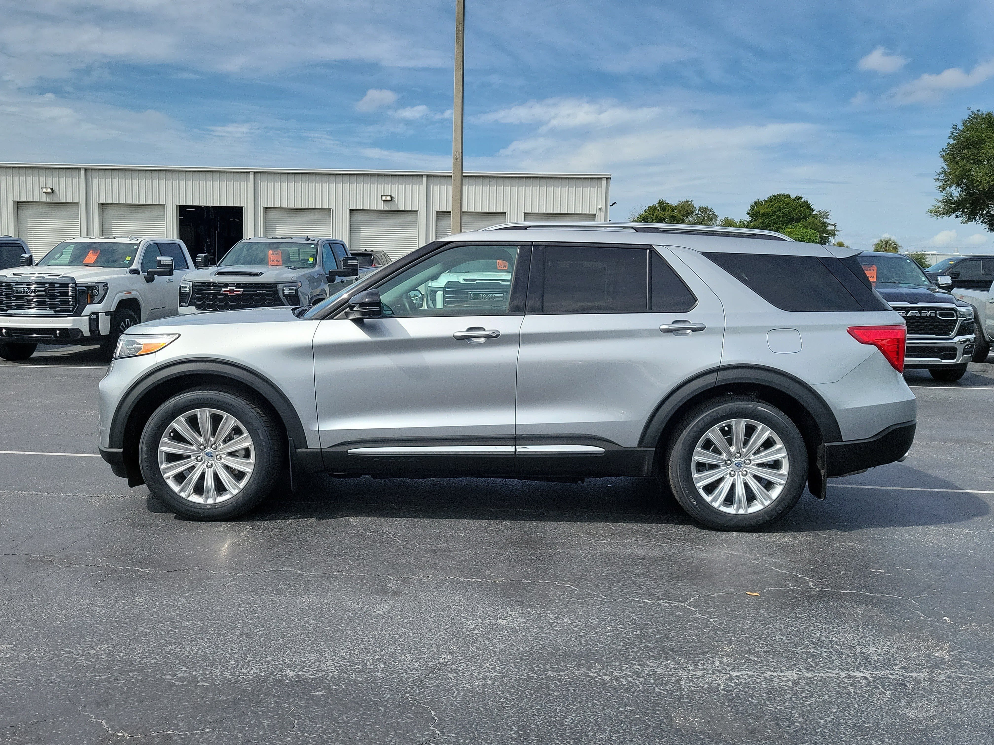 Certified 2023 Ford Explorer Limited w/ Equipment Group 301A RWD image 6