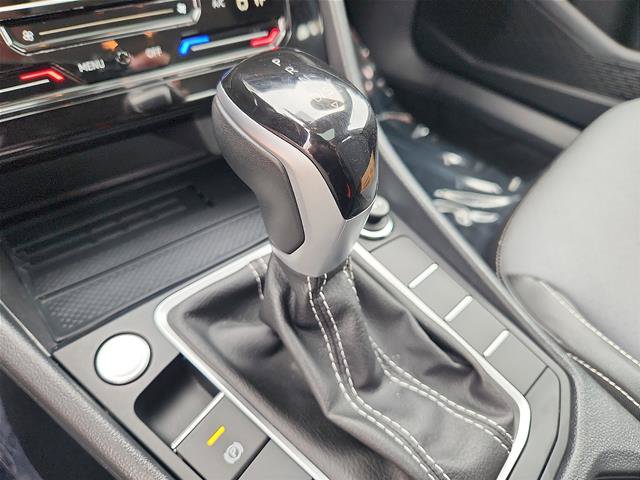 Used 2025 Volkswagen Jetta SE FWD image 13