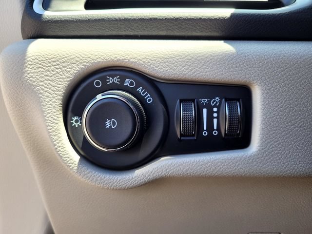 Used 2024 Chrysler Pacifica Touring-L FWD image 15