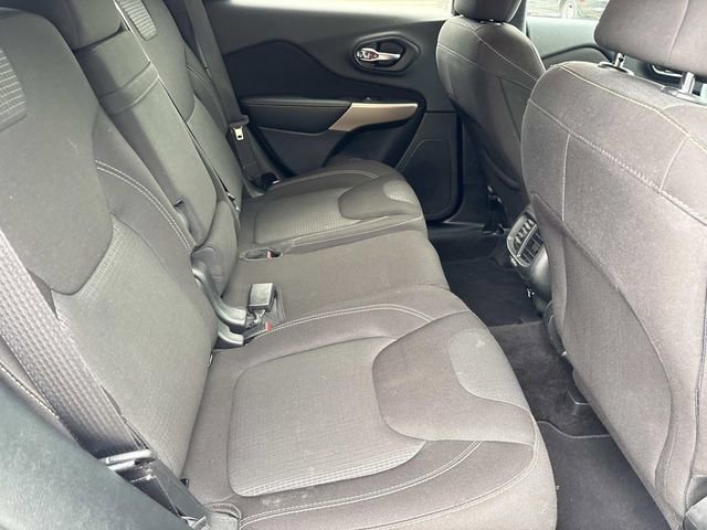 Used 2017 Jeep Cherokee Latitude w/ Comfort/Convenience Group image 20