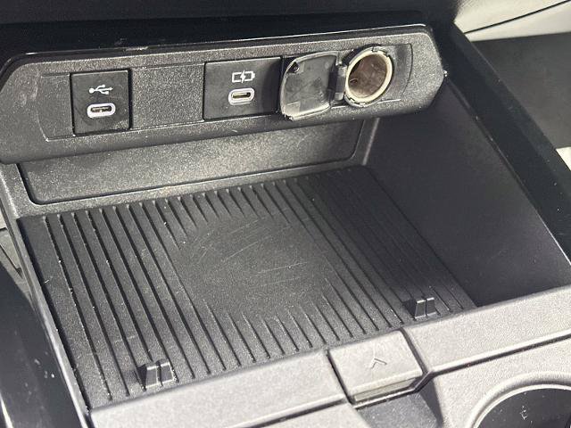 Used 2024 Toyota Prius LE FWD image 17