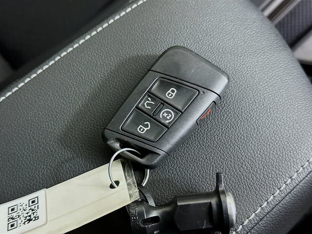 Used 2023 Volkswagen Tiguan SE R-Line FWD image 22