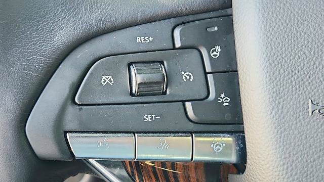 Used 2024 Cadillac Escalade Premium Luxury image 27