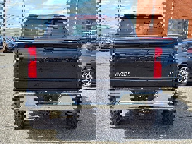 Used 2022 Chevrolet Silverado 1500 LT image 2