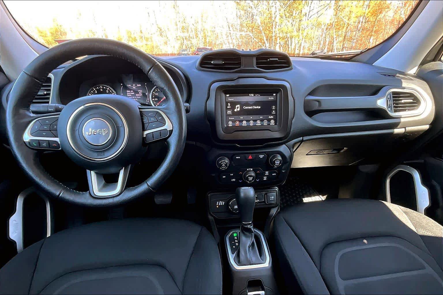 Used 2020 Jeep Renegade Latitude w/ Cold Weather Group AWD/4WD image 16