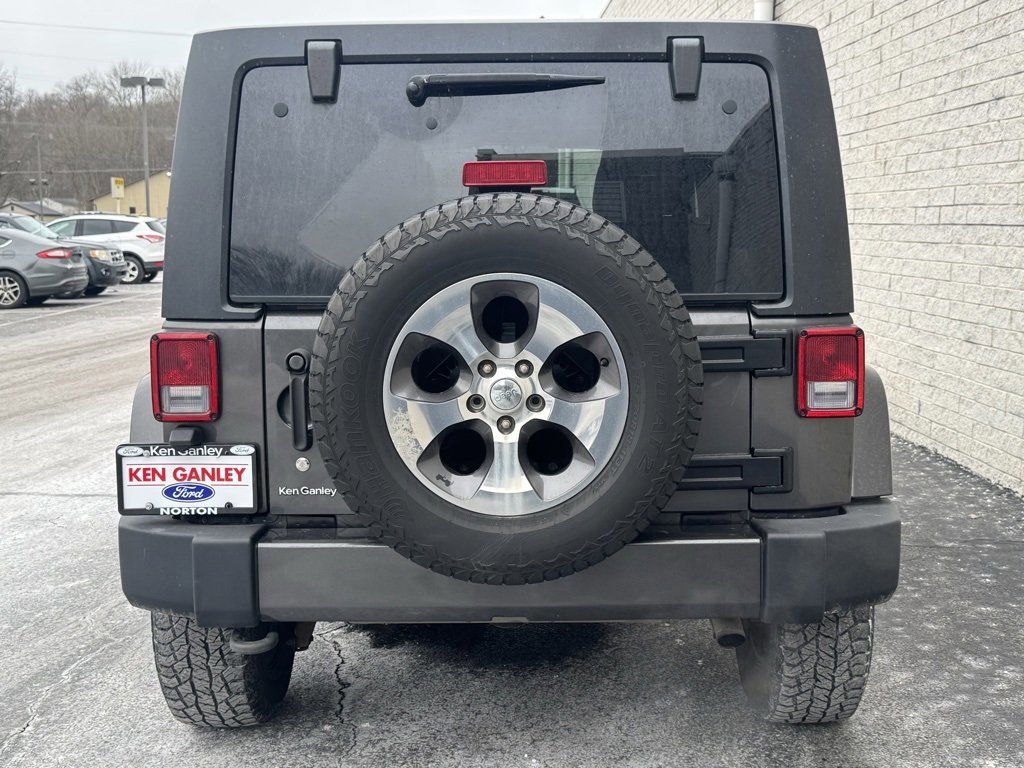 Used 2017 Jeep Wrangler Unlimited Sahara w/ Connectivity Group image 4