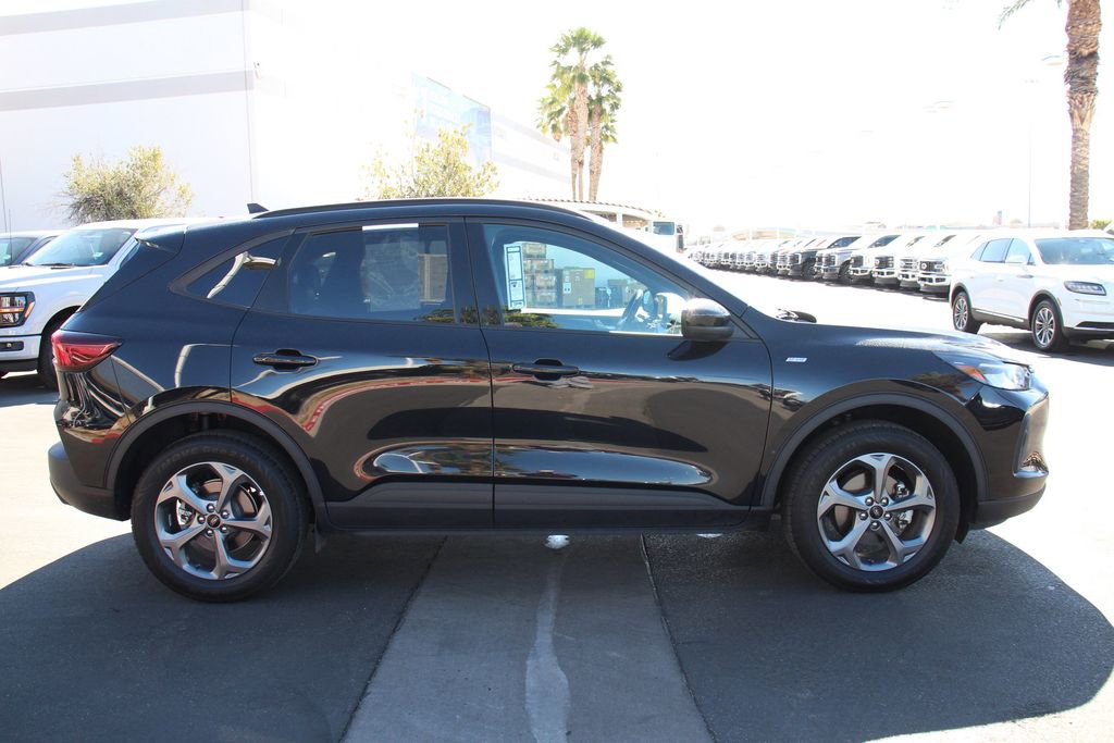 Certified 2025 Ford Escape ST-Line Select image 10