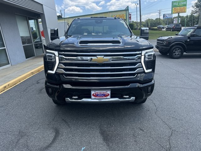 Used 2024 Chevrolet Silverado 2500 High Country w/ Technology Package AWD/4WD image 3