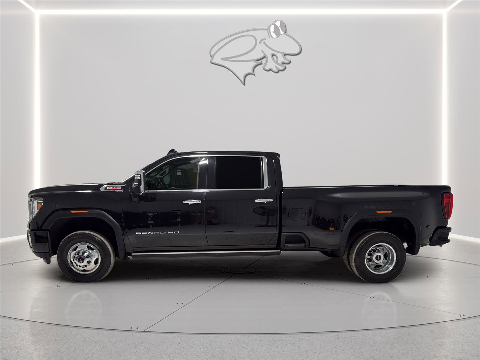 Used 2022 GMC Sierra 3500 Denali AWD/4WD image 2