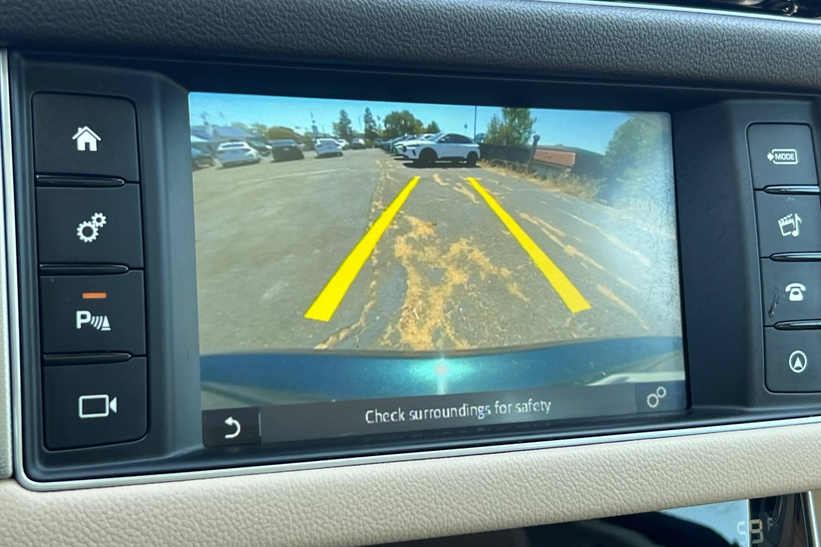 Used 2017 Jaguar XF Prestige RWD image 19