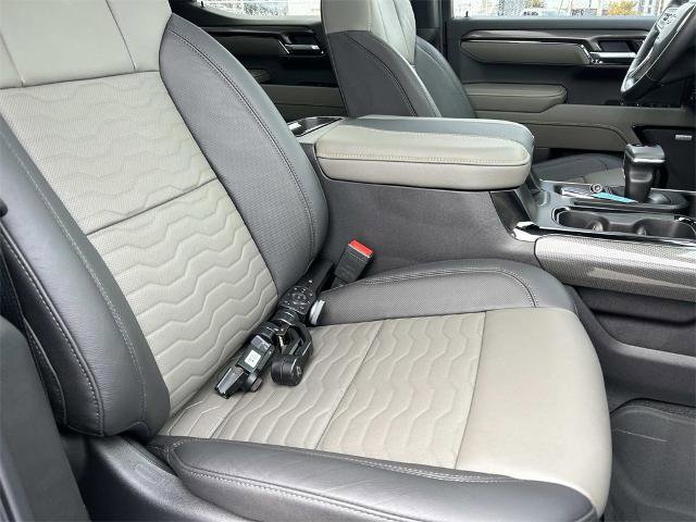 Used 2025 Chevrolet Silverado 1500 ZR2 w/ Technology Package image 24