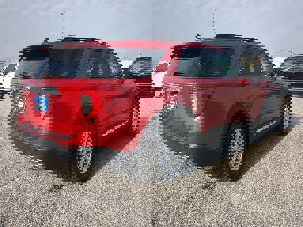 Certified 2022 Ford Explorer XLT w/ Equipment Group 202A image 3