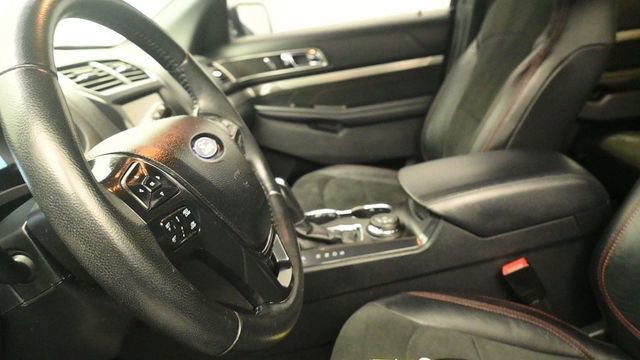 Certified 2019 Ford Explorer XLT w/ Equipment Group 202A AWD/4WD image 20