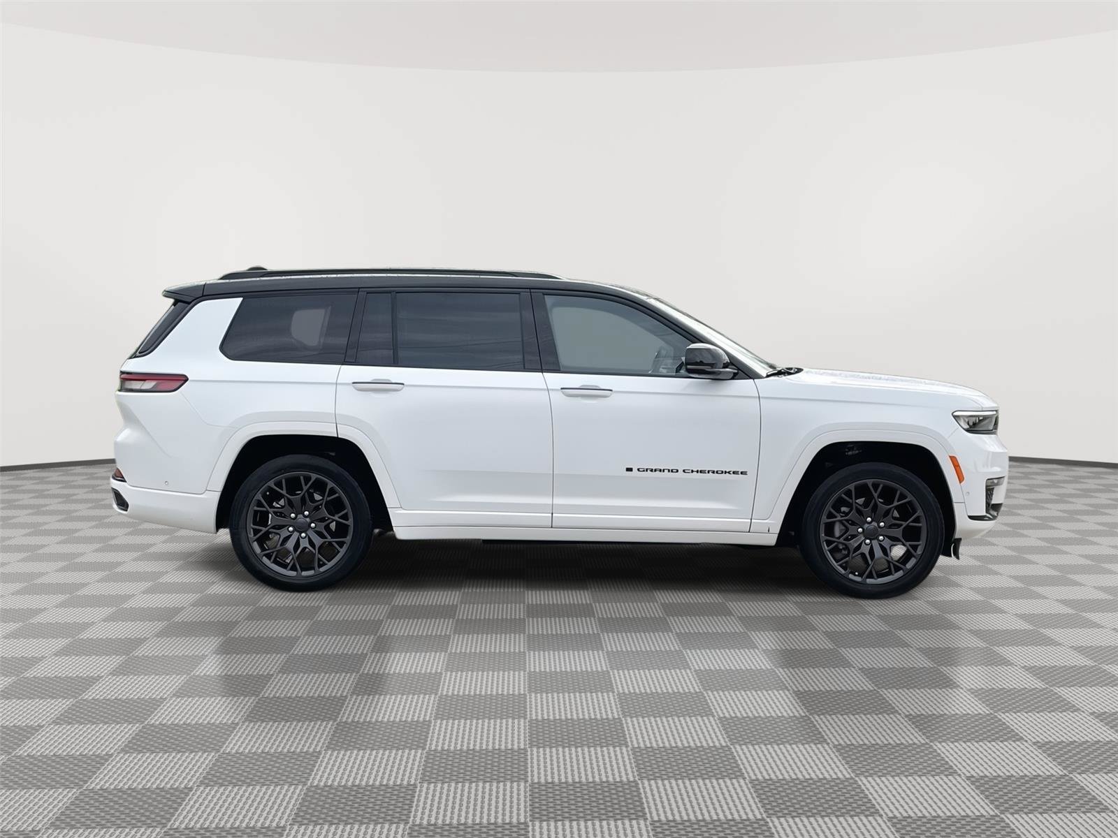 Used 2025 Jeep Grand Cherokee L Summit w/ Advanced Protech Group IV AWD/4WD image 6