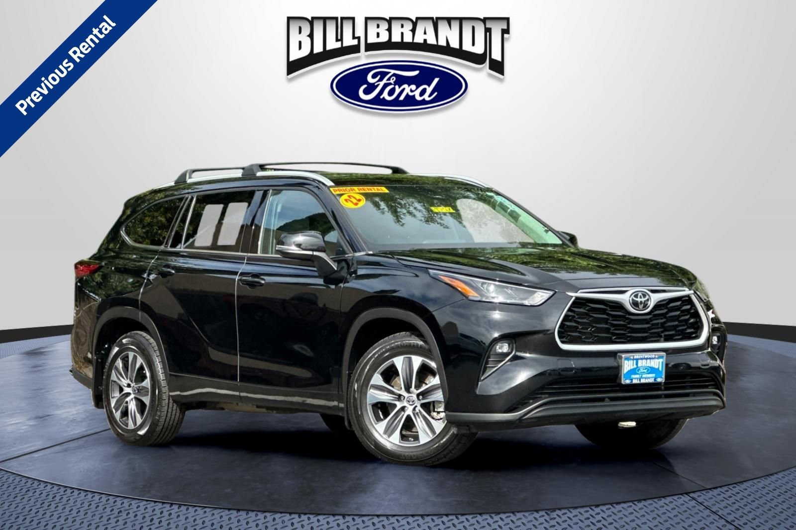 Used 2022 Toyota Highlander XLE AWD/4WD image 1