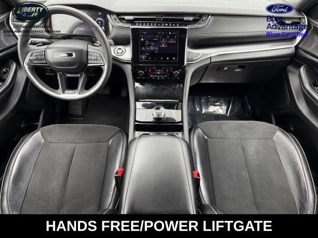 Used 2023 Jeep Grand Cherokee Altitude image 17