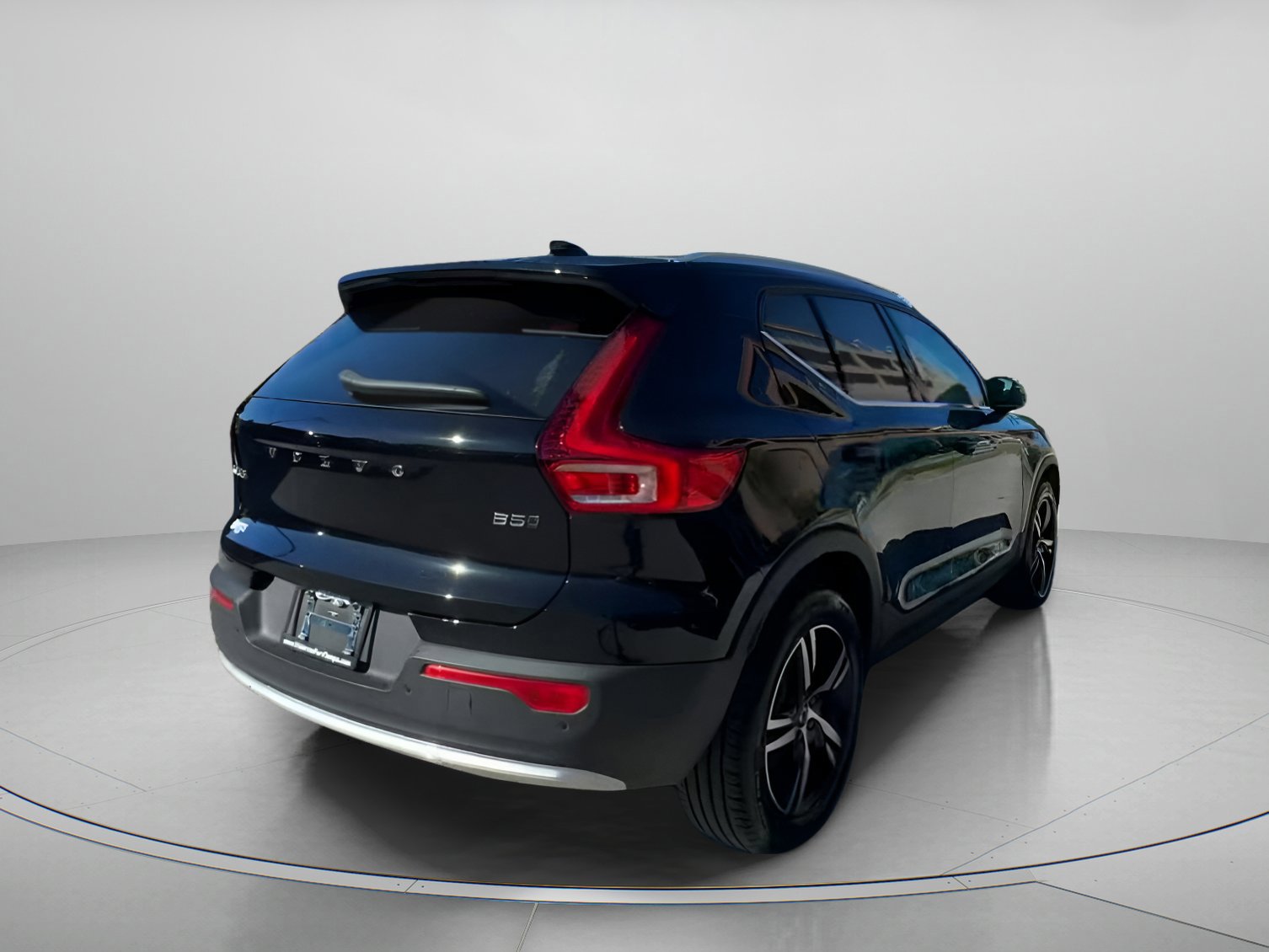 Used 2025 Volvo XC40 B5 Core image 19