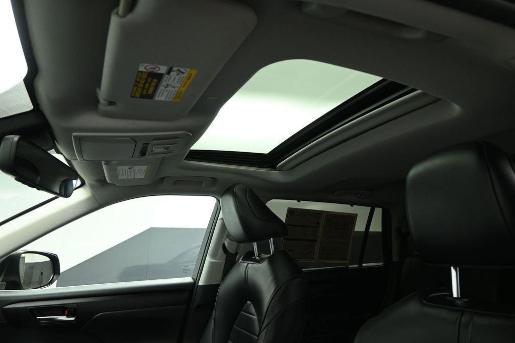 Used 2022 Toyota Highlander XLE FWD image 20