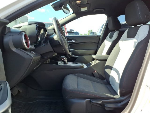 Used 2024 Chevrolet Trax RS FWD image 16
